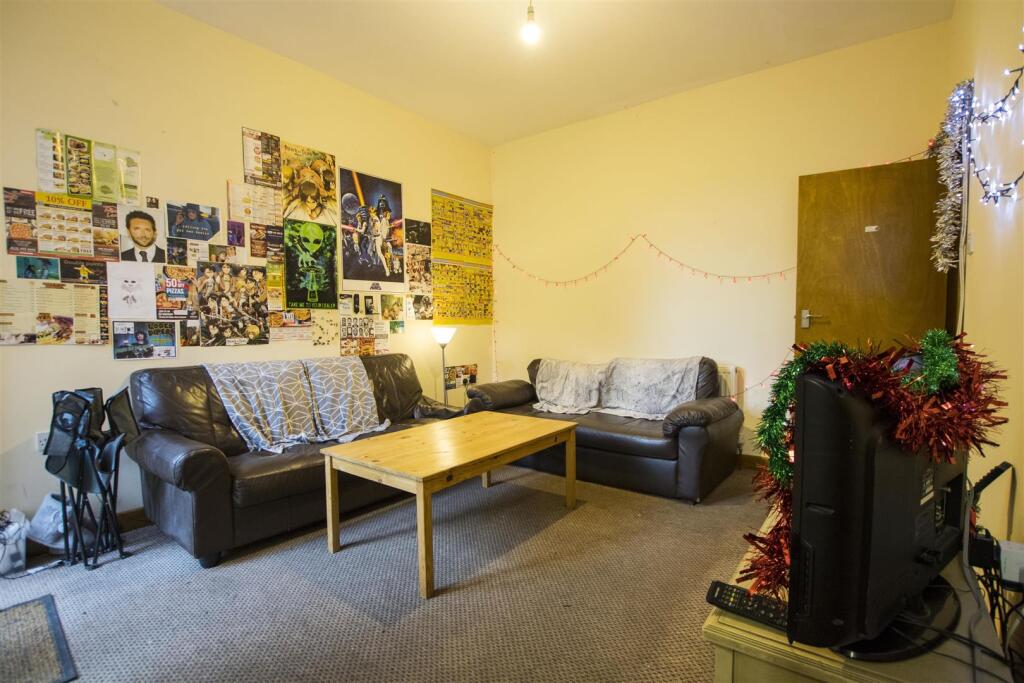 5 bed Detached for rent in Birmingham. From Oakmans Estate Agents - Student Lettings