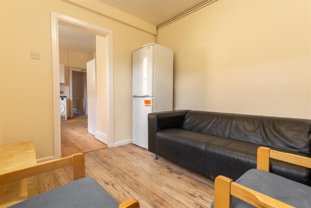 5 bed Detached for rent in Birmingham. From Oakmans Estate Agents - Student Lettings