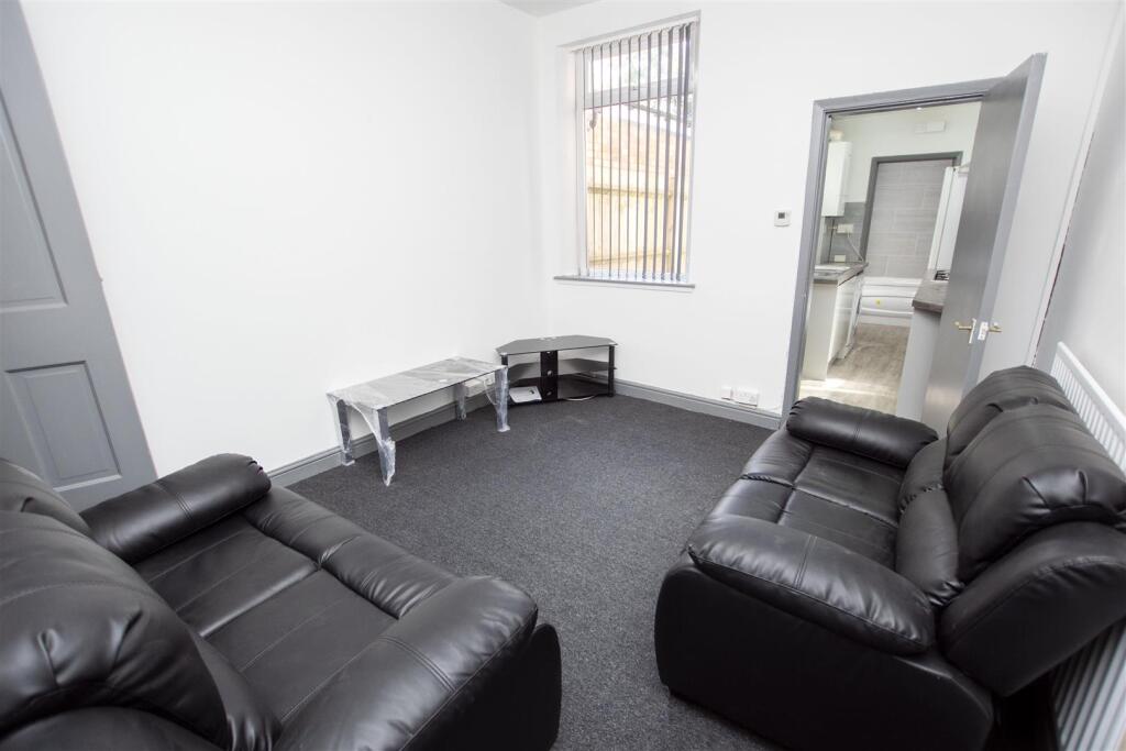 4 bed Detached for rent in Birmingham. From Oakmans Estate Agents - Student Lettings