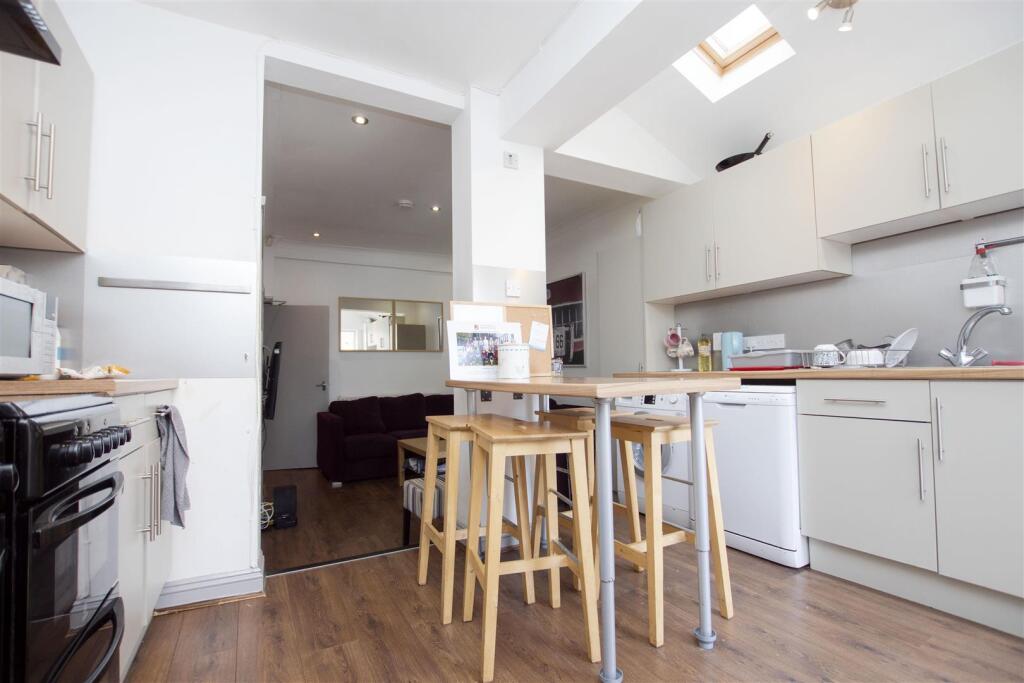 6 bed Detached for rent in Birmingham. From Oakmans Estate Agents - Student Lettings