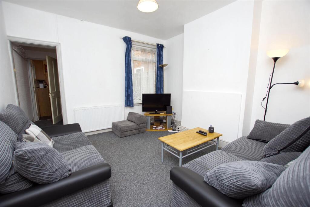 3 bed Detached for rent in Birmingham. From Oakmans Estate Agents - Student Lettings 3 bed Detached for rent in Birmingham. From Oakmans Estate Agents - Student Lettings