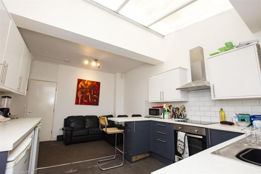 6 bed Detached for rent in Birmingham. From Oakmans Estate Agents - Student Lettings