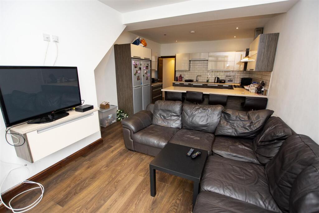 7 bed Detached for rent in Birmingham. From Oakmans Estate Agents - Student Lettings