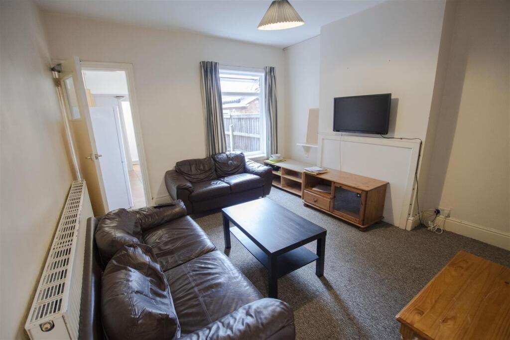 3 bed Detached for rent in Birmingham. From Oakmans Estate Agents - Student Lettings 3 bed Detached for rent in Birmingham. From Oakmans Estate Agents - Student Lettings