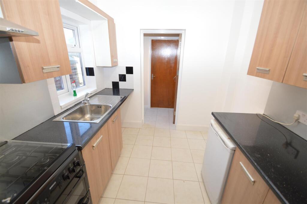 5 bed Detached for rent in Birmingham. From Oakmans Estate Agents - Student Lettings 5 bed Detached for rent in Birmingham. From Oakmans Estate Agents - Student Lettings