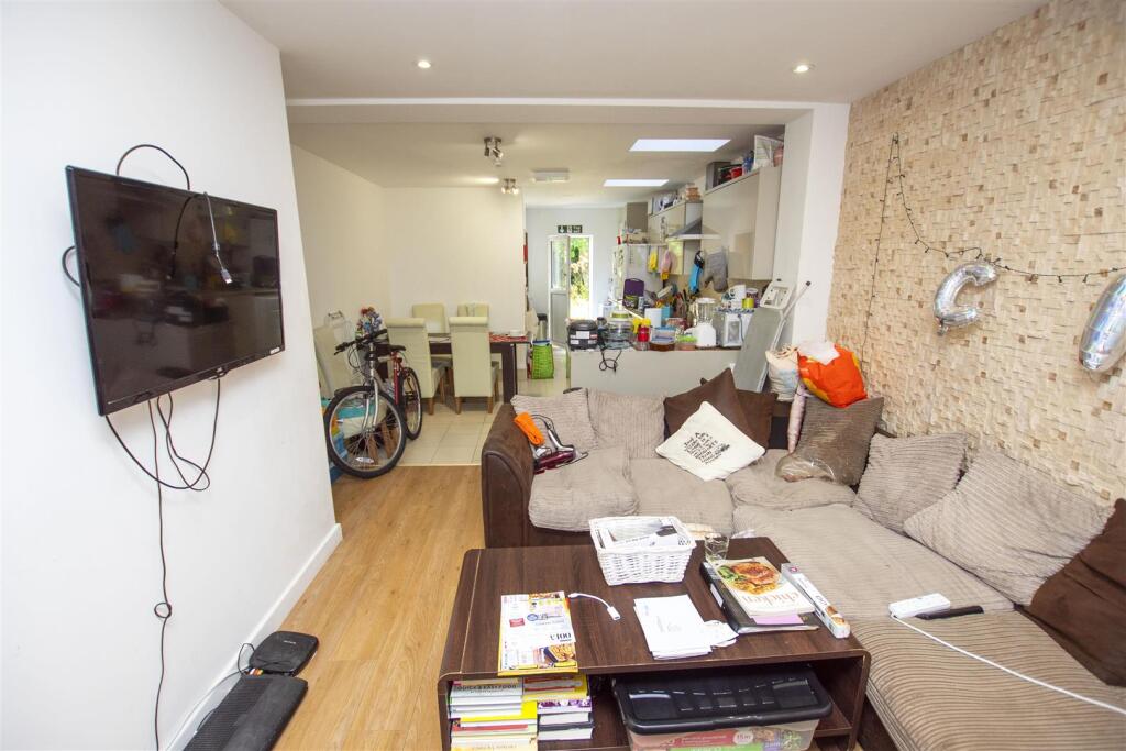 6 bed Detached for rent in Birmingham. From Oakmans Estate Agents - Student Lettings