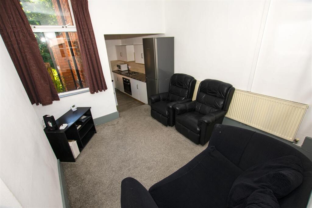 3 bed Detached for rent in Birmingham. From Oakmans Estate Agents - Student Lettings 3 bed Detached for rent in Birmingham. From Oakmans Estate Agents - Student Lettings