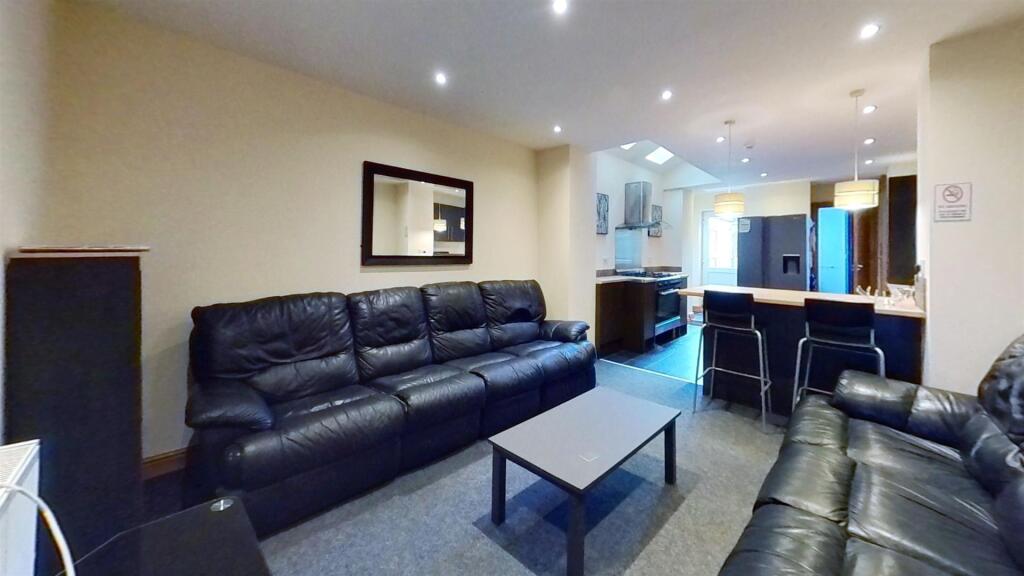 6 bed Detached for rent in Birmingham. From Oakmans Estate Agents - Student Lettings