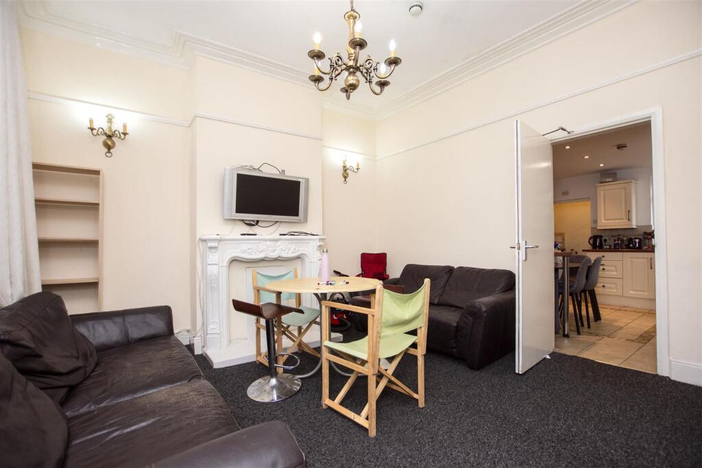 5 bed Detached for rent in Birmingham. From Oakmans Estate Agents - Student Lettings