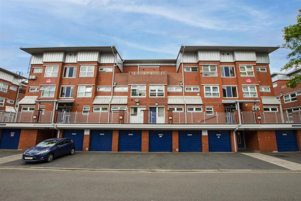 3 bed Detached for rent in Birmingham. From Oakmans Estate Agents - Student Lettings 3 bed Detached for rent in Birmingham. From Oakmans Estate Agents - Student Lettings