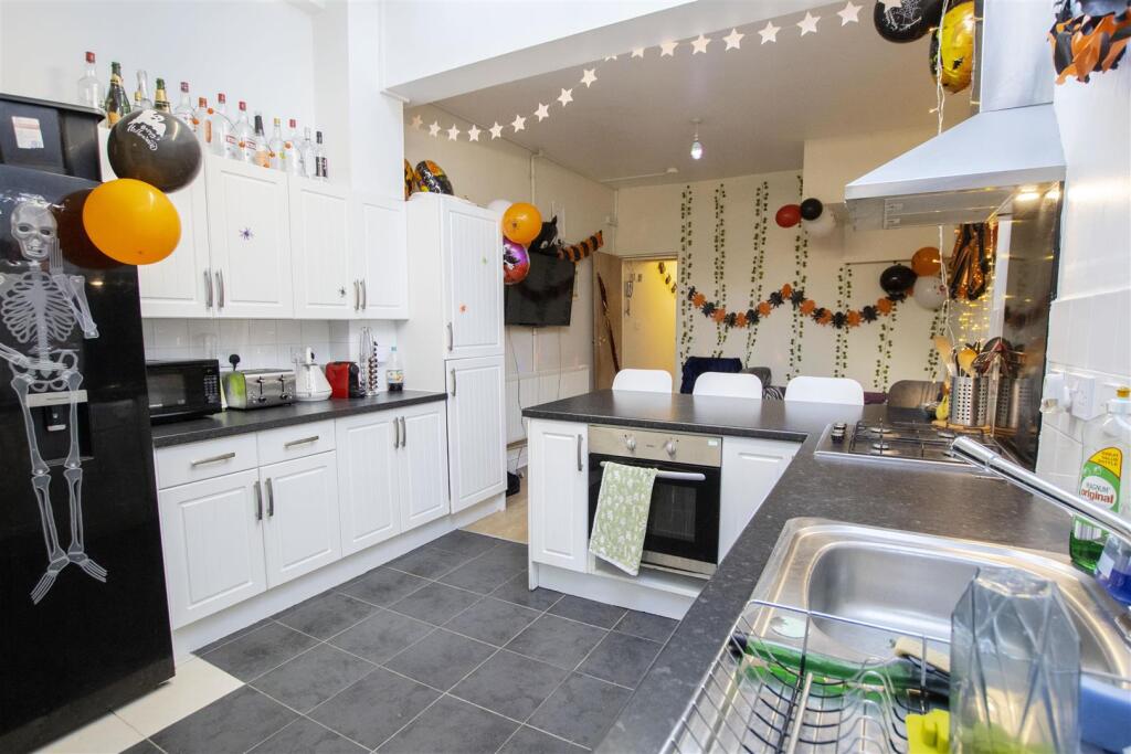 5 bed Detached for rent in Birmingham. From Oakmans Estate Agents - Student Lettings