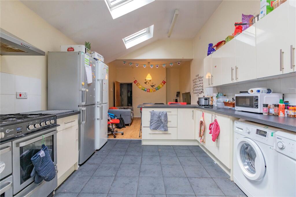 6 bed Detached for rent in Birmingham. From Oakmans Estate Agents - Student Lettings