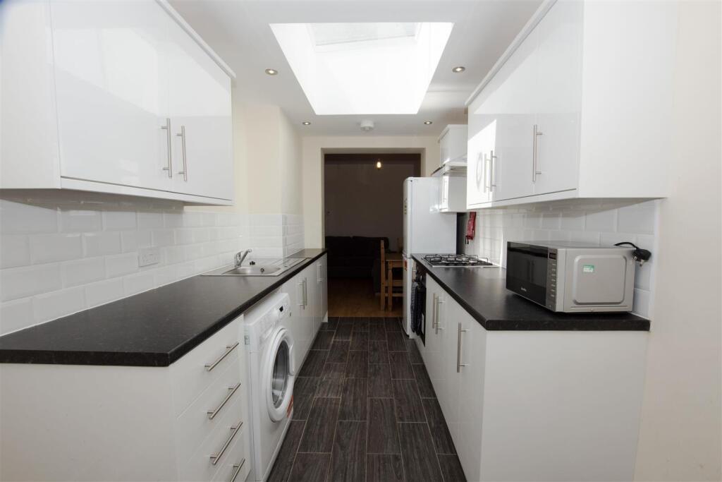 5 bed Detached for rent in Birmingham. From Oakmans Estate Agents - Student Lettings