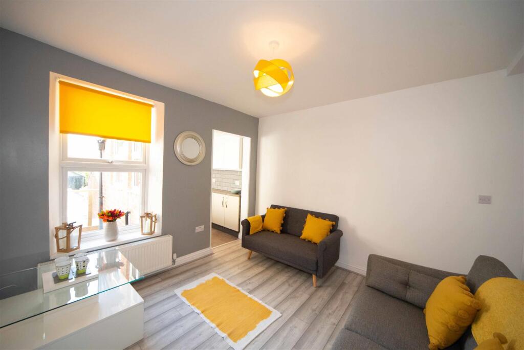 3 bed Detached for rent in Headley Heath. From Oakmans Estate Agents - Student Lettings