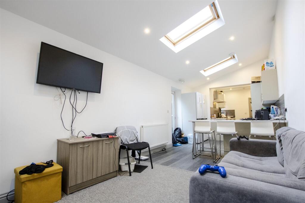 6 bed Detached for rent in Birmingham. From Oakmans Estate Agents - Student Lettings