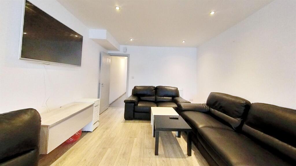 7 bed Detached for rent in Birmingham. From Oakmans Estate Agents - Student Lettings