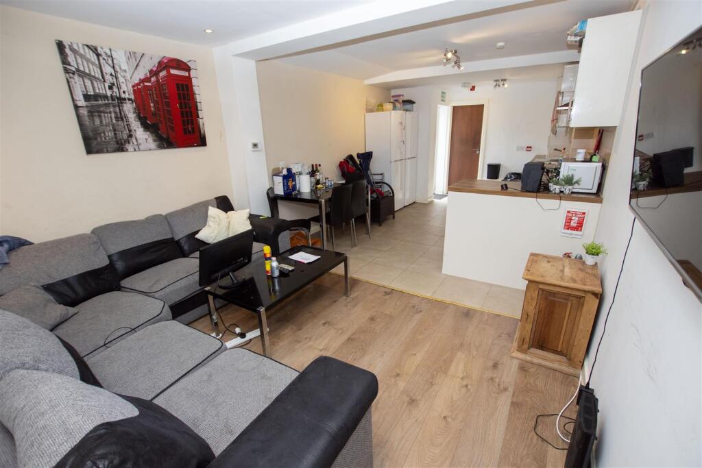 6 bed Detached for rent in Birmingham. From Oakmans Estate Agents - Student Lettings