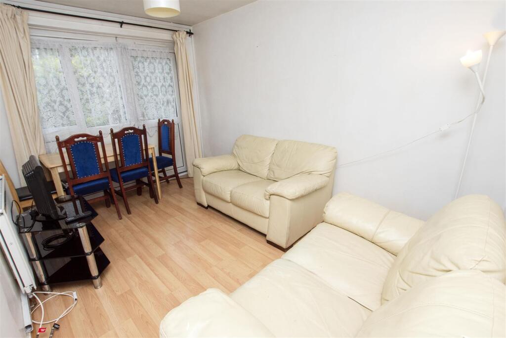 3 bed Detached for rent in Birmingham. From Oakmans Estate Agents - Student Lettings