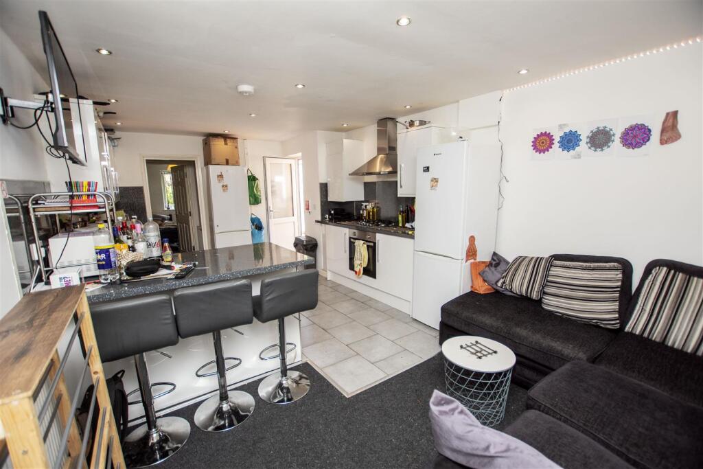 7 bed Detached for rent in Birmingham. From Oakmans Estate Agents - Student Lettings