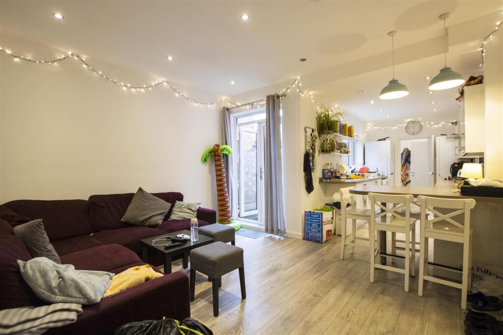 6 bed Detached for rent in Birmingham. From Oakmans Estate Agents - Student Lettings