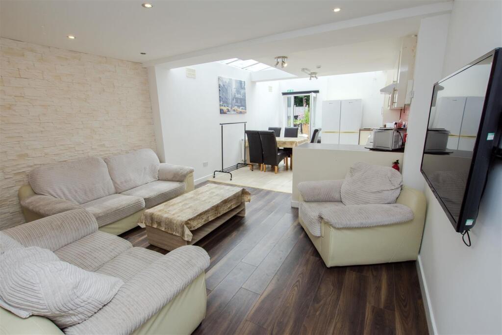 6 bed Detached for rent in Birmingham. From Oakmans Estate Agents - Student Lettings