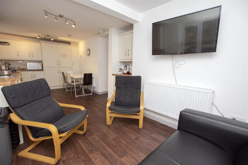 6 bed Detached for rent in Birmingham. From Oakmans Estate Agents - Student Lettings 6 bed Detached for rent in Birmingham. From Oakmans Estate Agents - Student Lettings