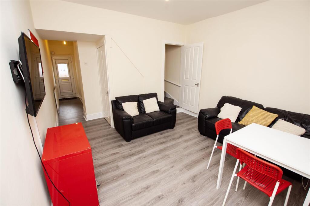 4 bed Detached for rent in Birmingham. From Oakmans Estate Agents - Student Lettings 4 bed Detached for rent in Birmingham. From Oakmans Estate Agents - Student Lettings