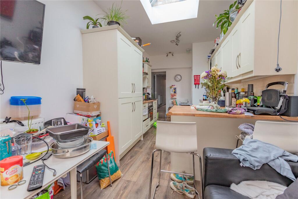 6 bed Detached for rent in Birmingham. From Oakmans Estate Agents - Student Lettings