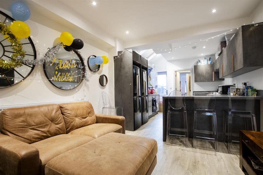 7 bed Detached for rent in Birmingham. From Oakmans Estate Agents - Student Lettings