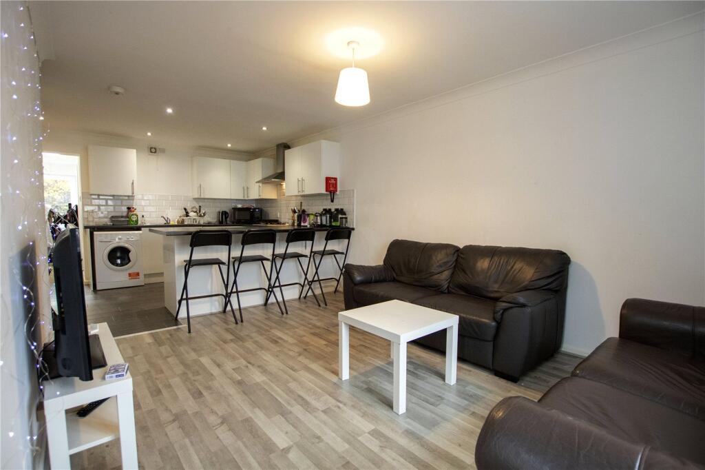 6 bed Detached for rent in Birmingham. From Oakmans Estate Agents - Student Lettings 6 bed Detached for rent in Birmingham. From Oakmans Estate Agents - Student Lettings