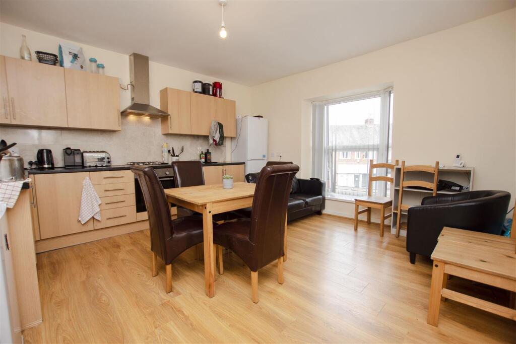 3 bed Apartment for rent in Birmingham. From Oakmans Estate Agents - Student Lettings