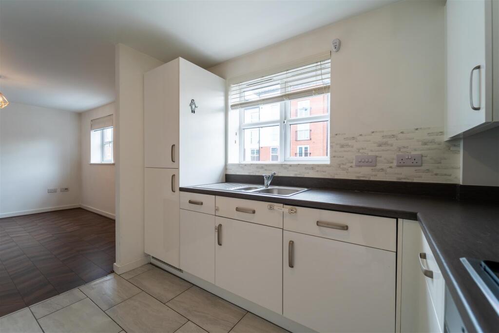 2 bed Detached for rent in . From Oakmans Estate Agents - Student Lettings