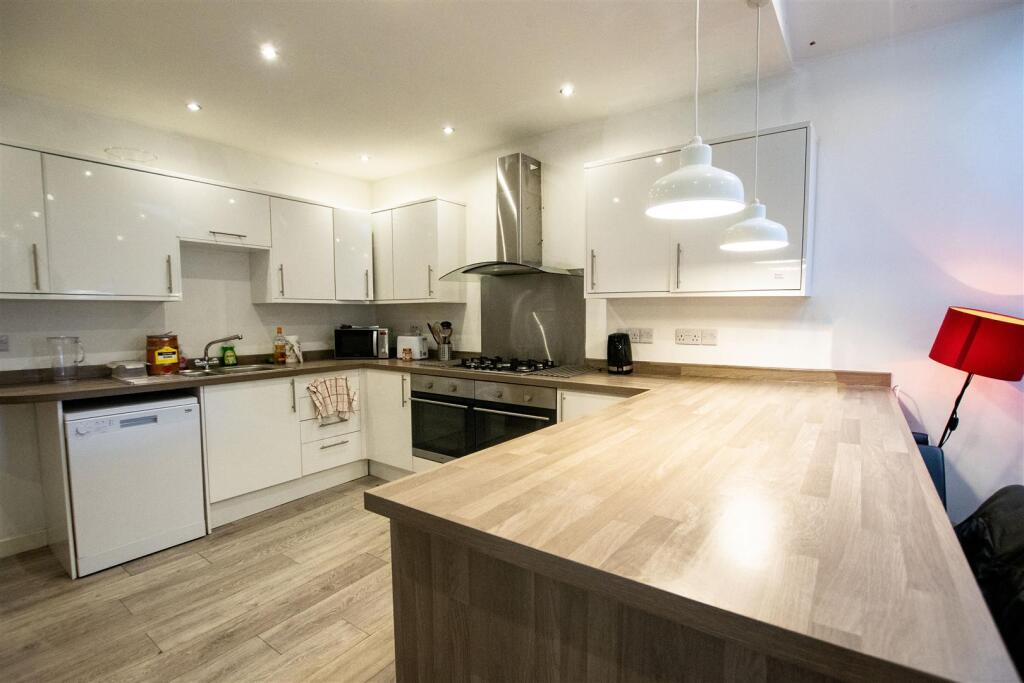 5 bed Detached for rent in Birmingham. From Oakmans Estate Agents - Student Lettings