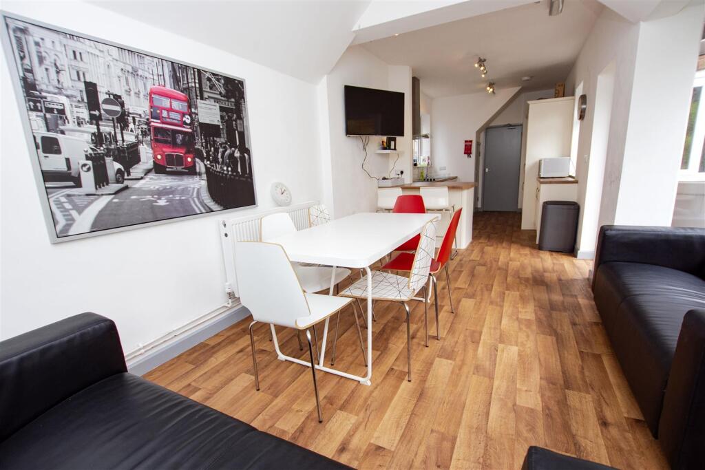 6 bed Detached for rent in Birmingham. From Oakmans Estate Agents - Student Lettings