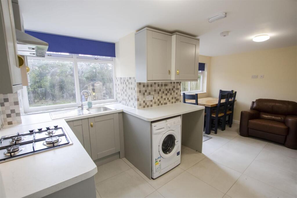 5 bed Detached for rent in Birmingham. From Oakmans Estate Agents - Student Lettings