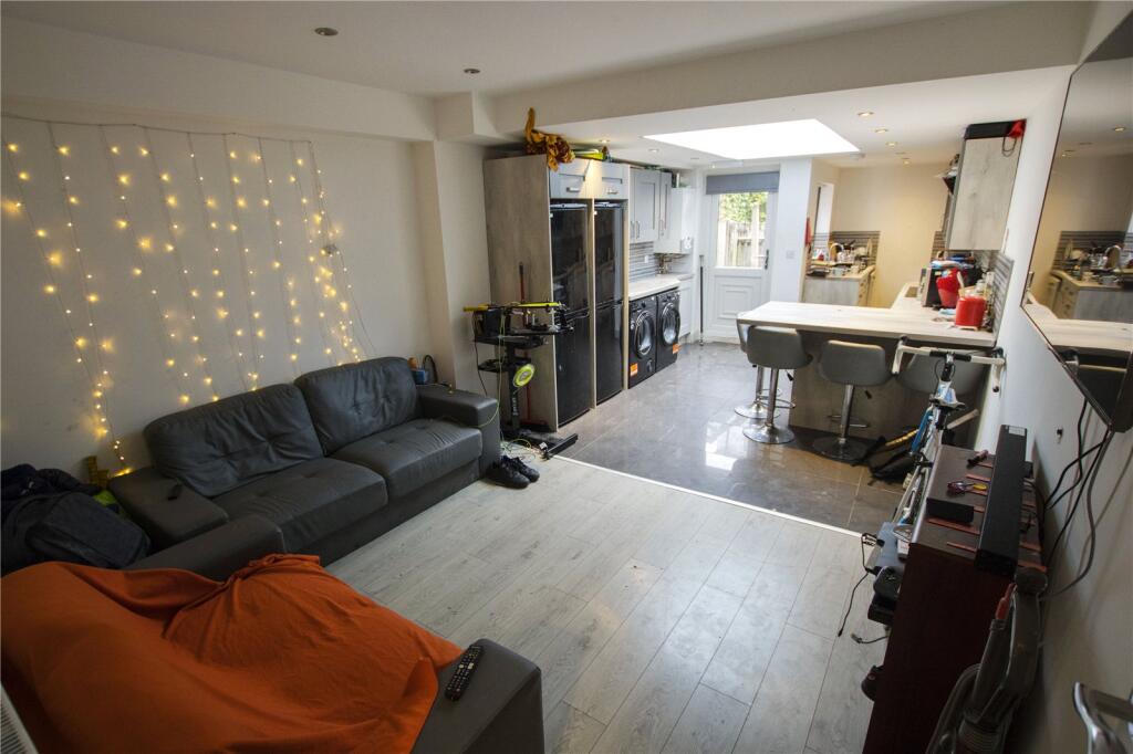 5 bed Detached for rent in Birmingham. From Oakmans Estate Agents - Student Lettings