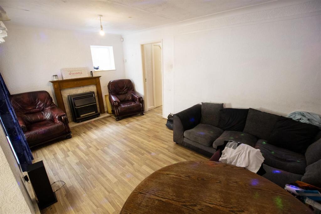 3 bed Detached for rent in Birmingham. From Oakmans Estate Agents - Student Lettings