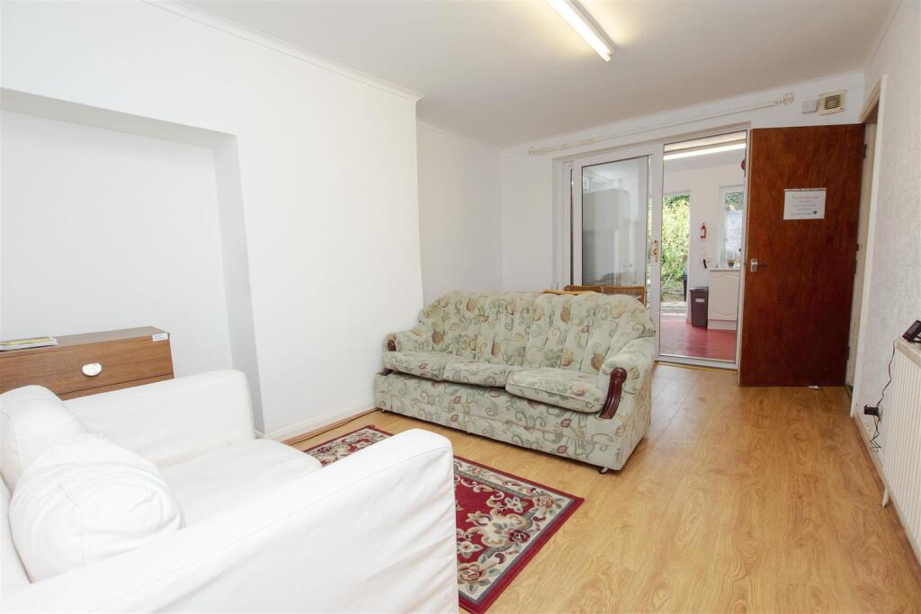 6 bed Detached for rent in Birmingham. From Oakmans Estate Agents - Student Lettings