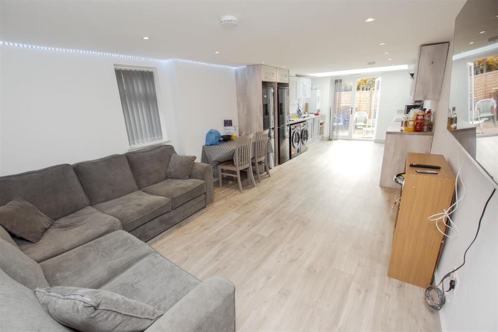 6 bed Detached for rent in Birmingham. From Oakmans Estate Agents - Student Lettings