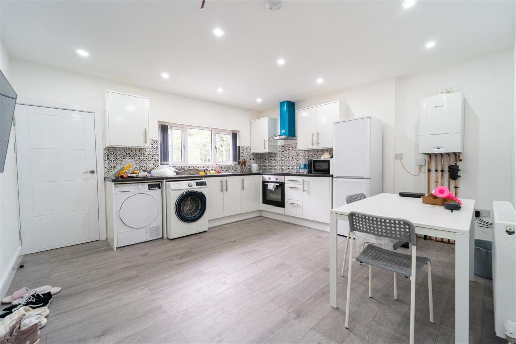 2 bed Detached for rent in Birmingham. From Oakmans Estate Agents - Student Lettings 2 bed Detached for rent in Birmingham. From Oakmans Estate Agents - Student Lettings
