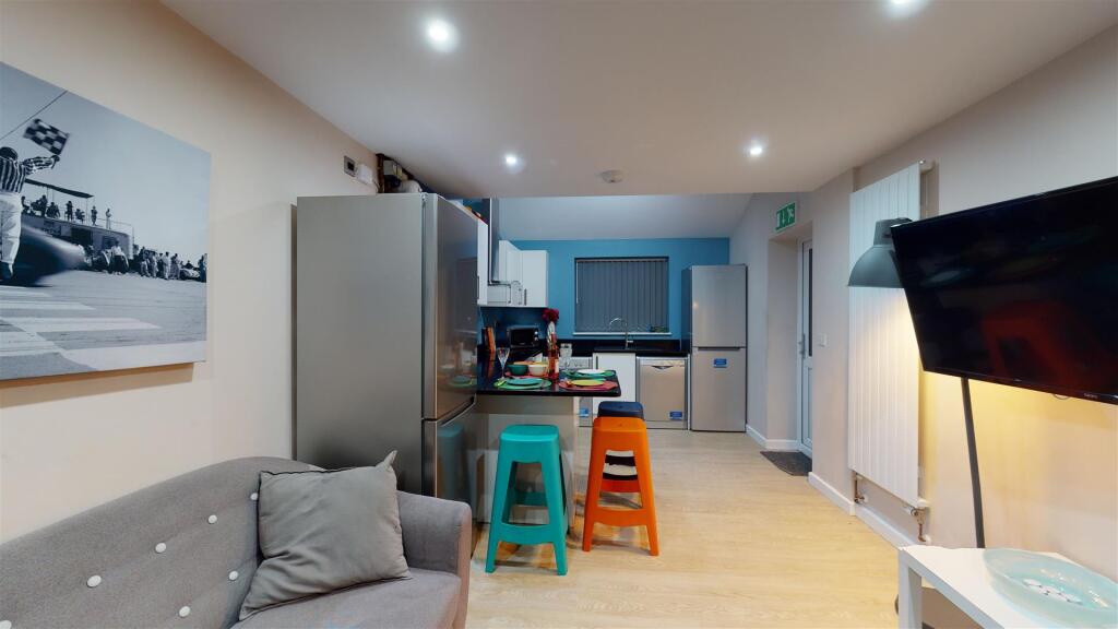 5 bed Detached for rent in Birmingham. From Oakmans Estate Agents - Student Lettings