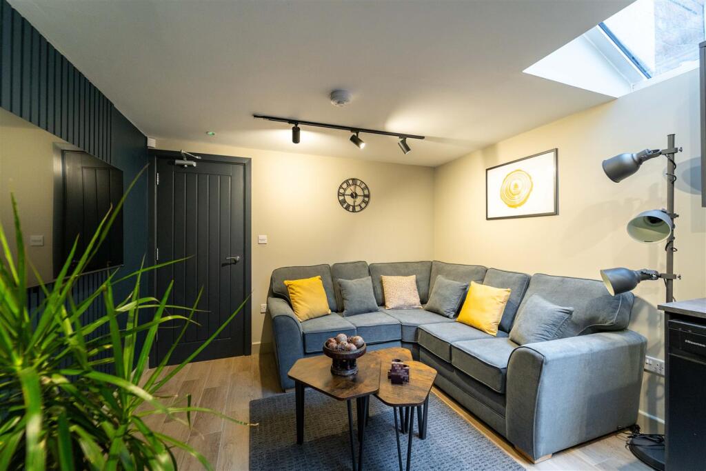 6 bed Detached for rent in Birmingham. From Oakmans Estate Agents - Student Lettings