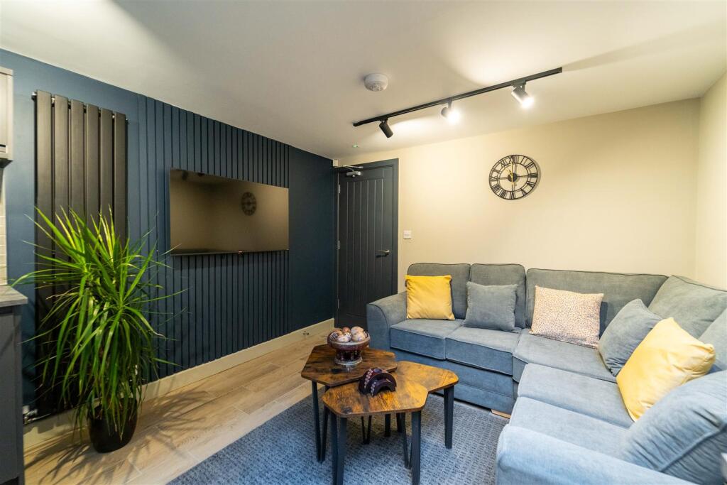 6 bed Detached for rent in Birmingham. From Oakmans Estate Agents - Student Lettings