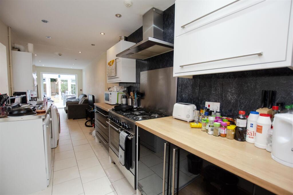 7 bed Detached for rent in Birmingham. From Oakmans Estate Agents - Student Lettings