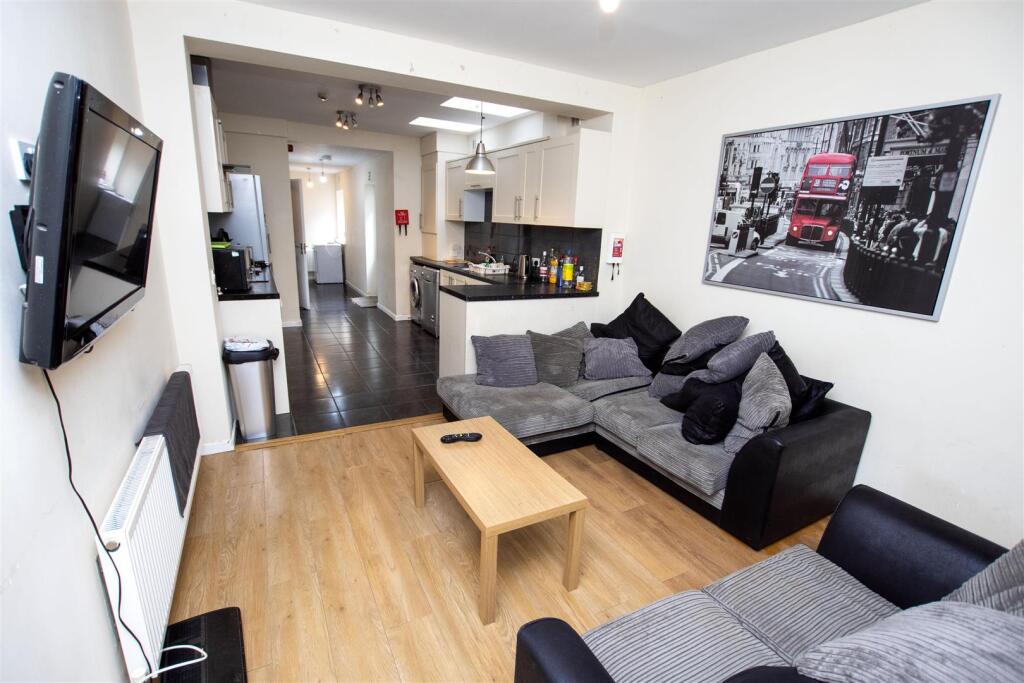 7 bed Detached for rent in Birmingham. From Oakmans Estate Agents - Student Lettings