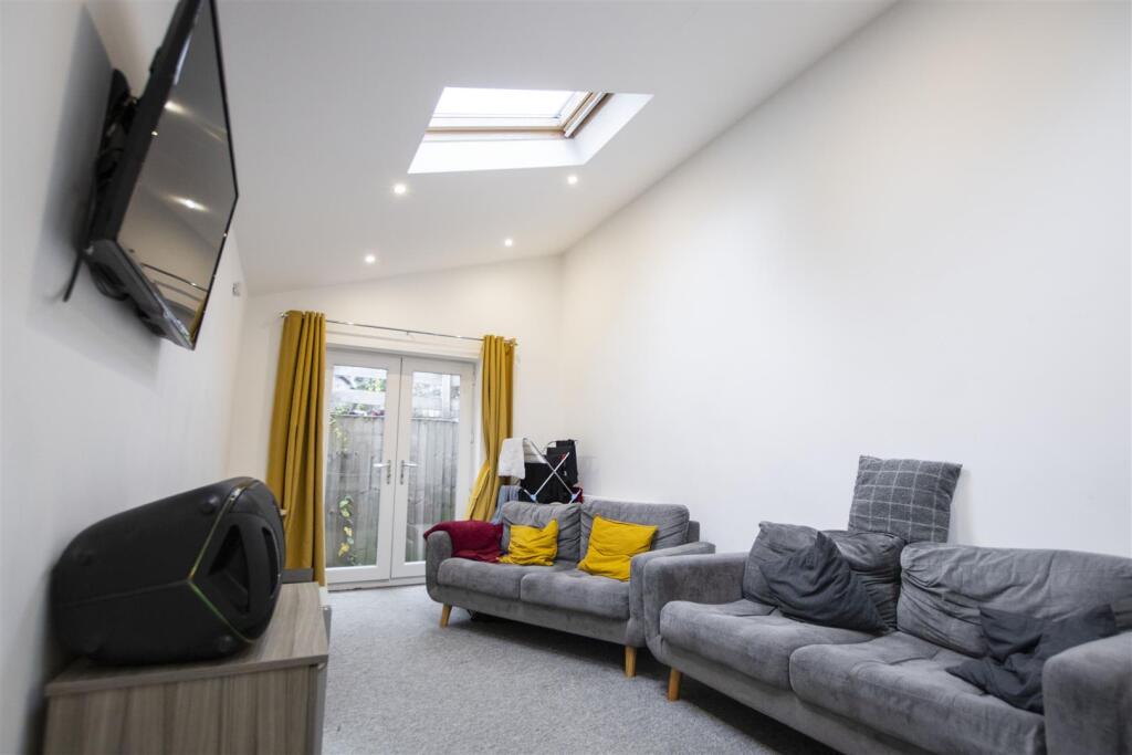 6 bed Detached for rent in Birmingham. From Oakmans Estate Agents - Student Lettings