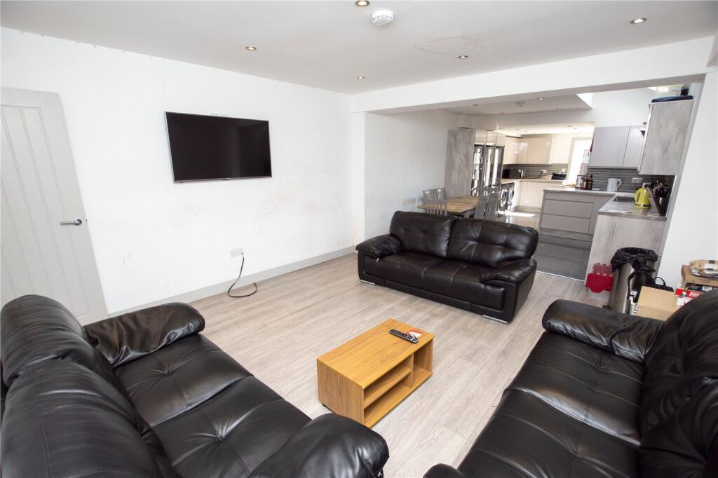 8 bed Detached for rent in Birmingham. From Oakmans Estate Agents - Student Lettings
