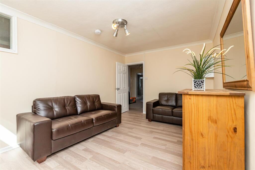 4 bed Detached for rent in Birmingham. From Oakmans Estate Agents - Student Lettings