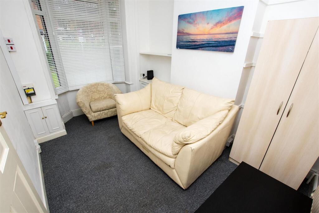 3 bed Apartment for rent in Birmingham. From Oakmans Estate Agents - Student Lettings