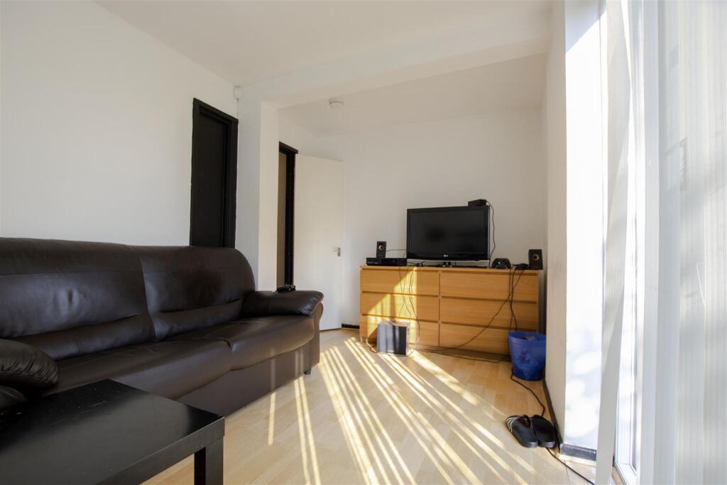 4 bed Detached for rent in Birmingham. From Oakmans Estate Agents - Student Lettings 4 bed Detached for rent in Birmingham. From Oakmans Estate Agents - Student Lettings